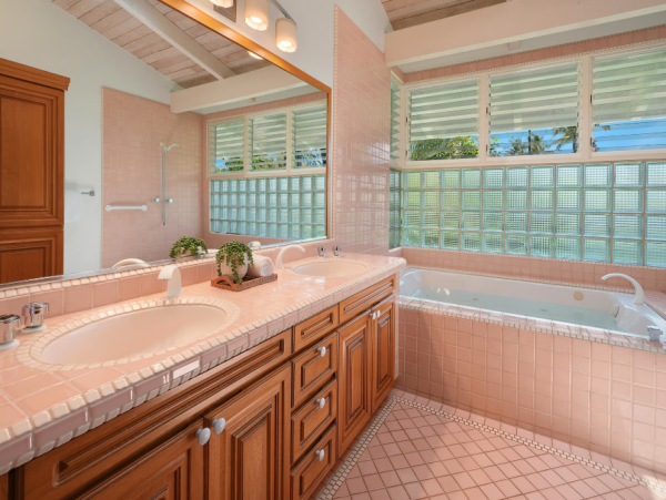 Experience Luxury in Moloa'a Bay - The Perfect Kauai Retreat